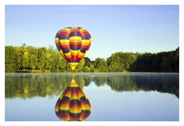 Tablou cu balon cu aer cald pe un lac (90x60 cm)
