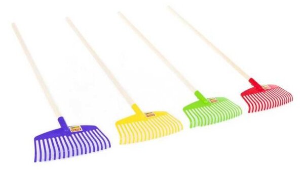 Grebla jucarie din plastic cu maner de lemn, 78x27x4 cm