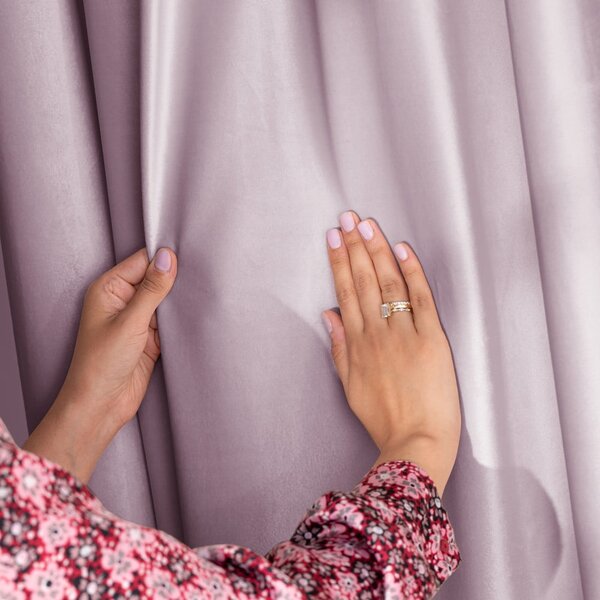 Draperie roz-deschis dimout (semi-opacă) din catifea 140x270 cm Pleat – Restilo