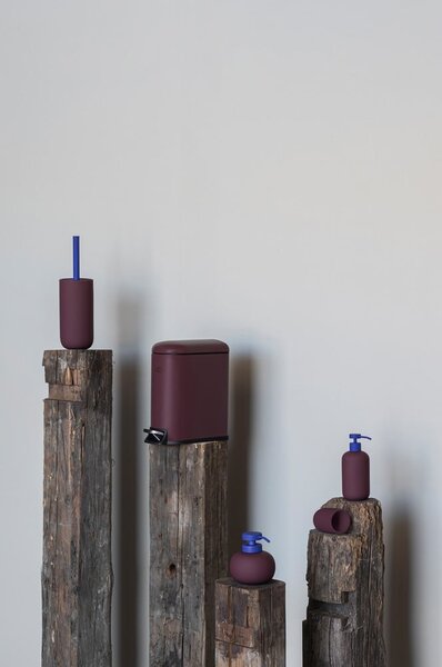 Dozator de săpun lichid violet din ceramică 120 ml Lotus Play – Mette Ditmer Denmark