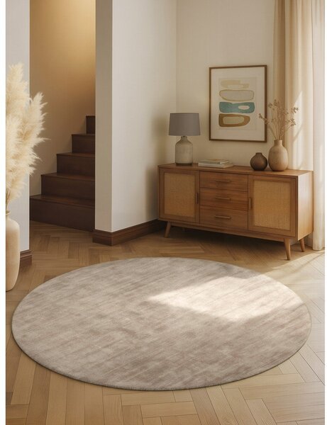 Covor bej țesut manual rotund din viscoză ø 120 cm Noemi – Vikosa