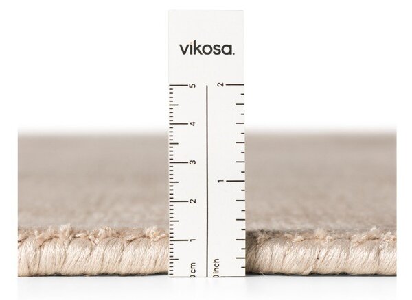 Covor bej țesut manual din viscoză 80x150 cm Noemi – Vikosa