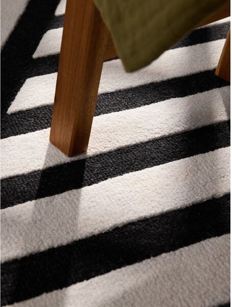 Covor alb-negru țesut manual din lână 120x180 cm Stryve Noir – Elle Decoration