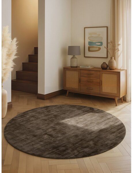 Covor maro țesut manual rotund din viscoză ø 120 cm Noemi – Vikosa