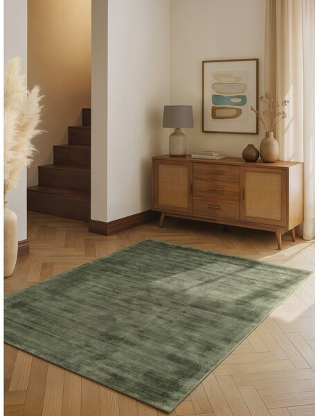 Covor verde țesut manual din viscoză 80x150 cm Noemi – Vikosa