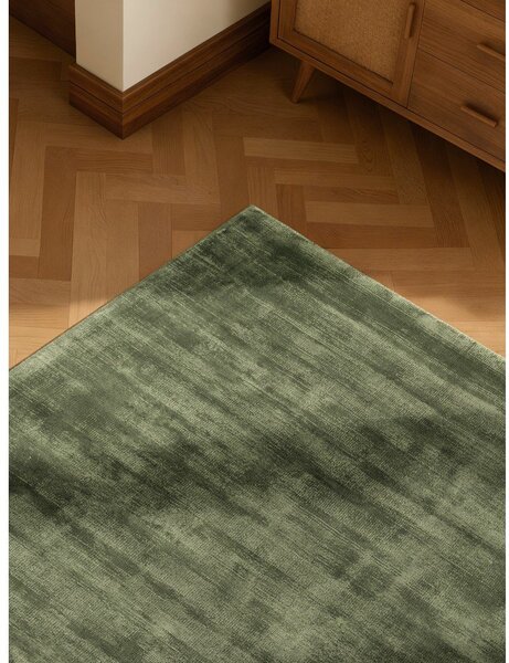 Covor verde țesut manual din viscoză 80x150 cm Noemi – Vikosa