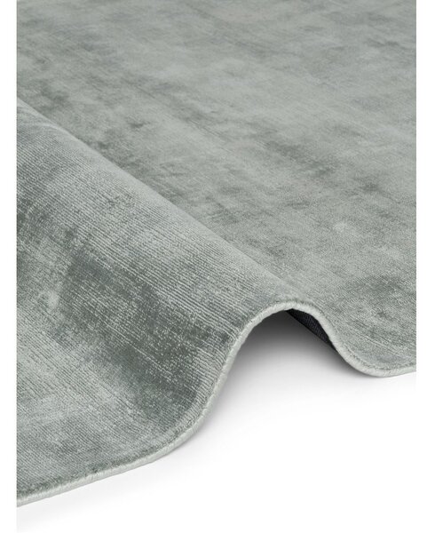 Covor albastru deschis țesut manual din viscoză 80x150 cm Noemi – Vikosa