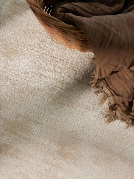Covor fildeș țesut manual din viscoză 120x180 cm Noemi – Vikosa