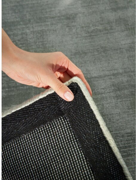 Covor albastru deschis țesut manual din viscoză 80x150 cm Noemi – Vikosa