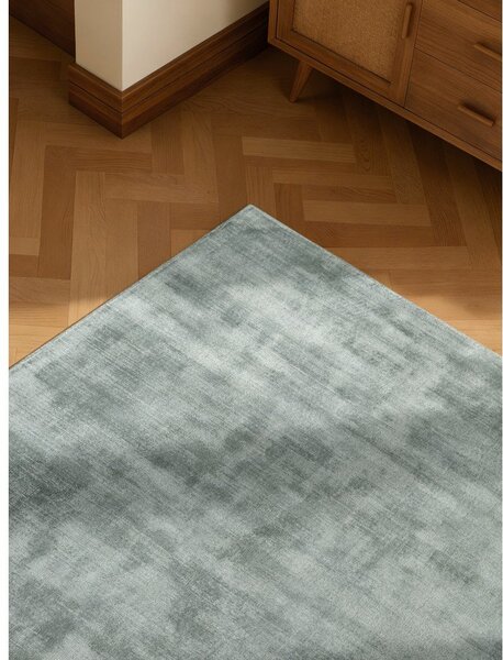 Covor albastru deschis țesut manual din viscoză 80x150 cm Noemi – Vikosa