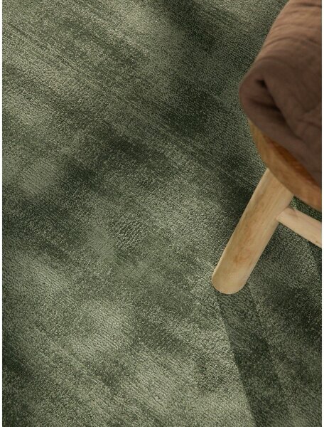 Covor verde țesut manual rotund din viscoză ø 120 cm Noemi – Vikosa