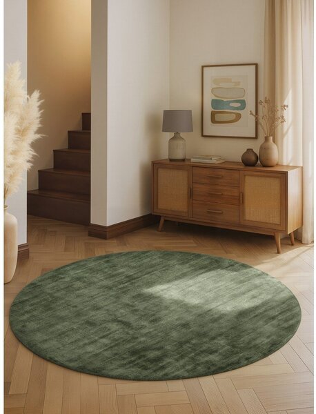 Covor verde țesut manual rotund din viscoză ø 120 cm Noemi – Vikosa