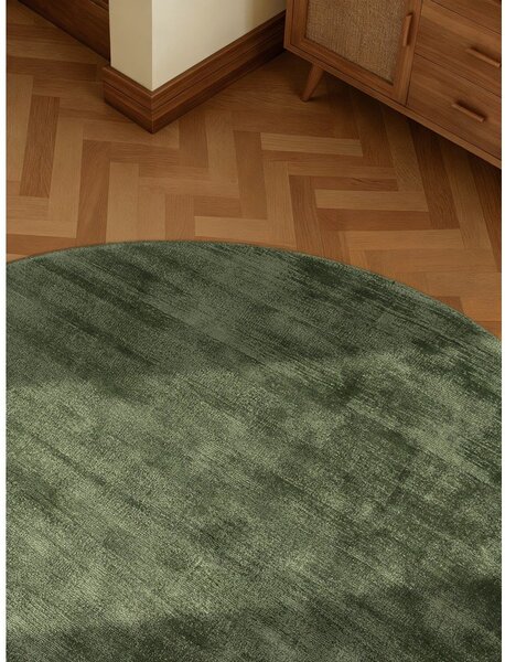 Covor verde țesut manual rotund din viscoză ø 120 cm Noemi – Vikosa