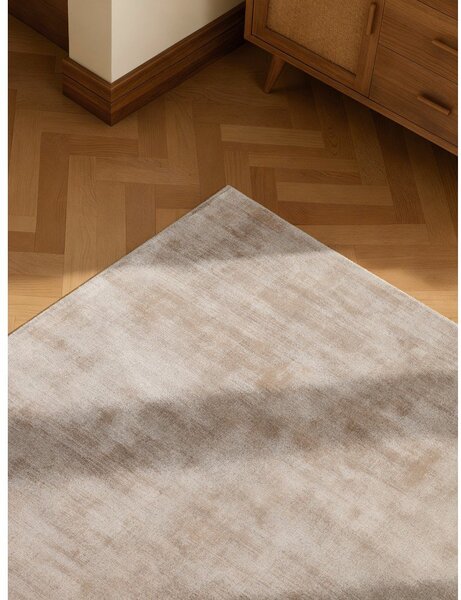 Covor bej țesut manual din viscoză 80x150 cm Noemi – Vikosa