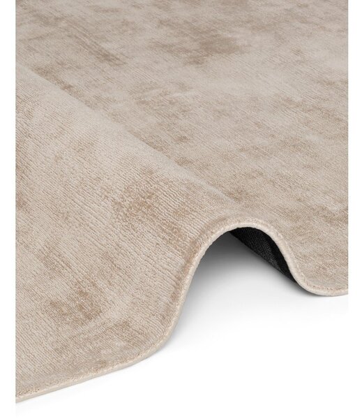 Covor bej țesut manual din viscoză 80x150 cm Noemi – Vikosa