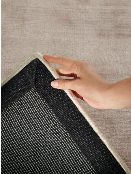 Covor bej țesut manual din viscoză 80x150 cm Noemi – Vikosa