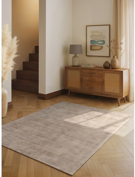 Covor bej țesut manual din viscoză 80x150 cm Noemi – Vikosa