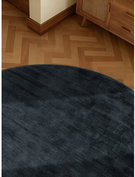 Covor negru țesut manual rotund din viscoză ø 120 cm Noemi – Vikosa