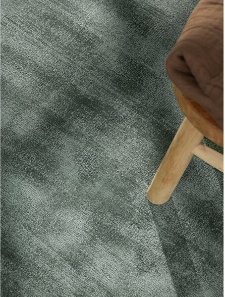 Covor albastru deschis țesut manual rotund din viscoză ø 120 cm Noemi – Vikosa