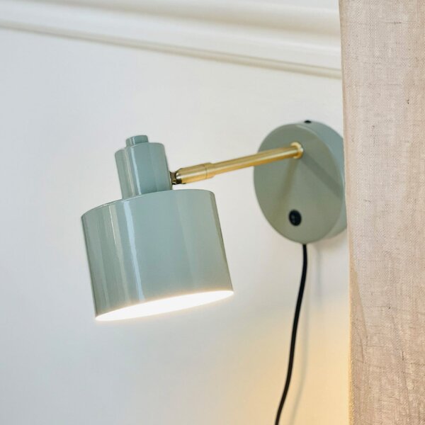 Dyberg Larsen Aplică de perete Ocean, verde măslin, adâncime 30 cm, Verde, Camera de zi / sufragerie, Metal, Design