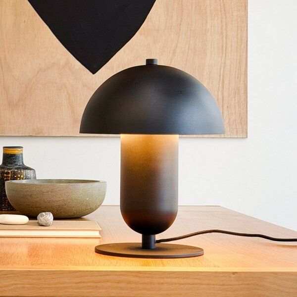 Dyberg Larsen Lampa de masă „Movie”, negru, metal, E27, Negru, Camera de zi / sufragerie, Metal, Design