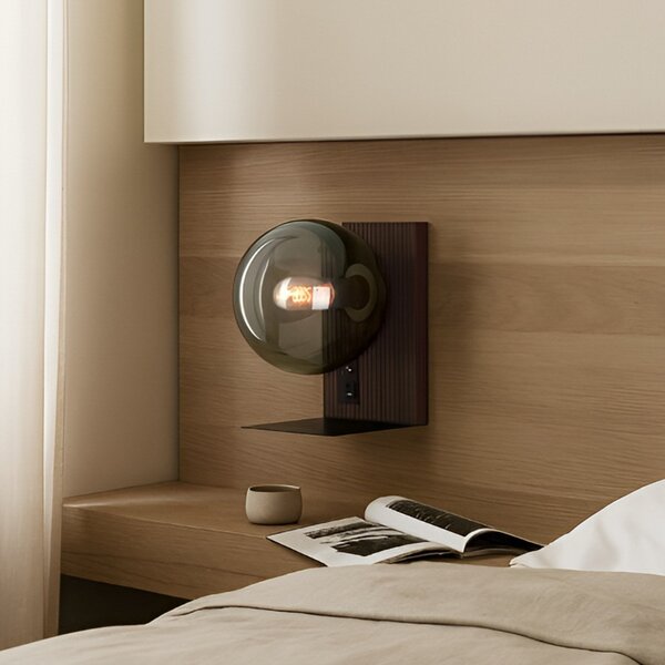 Lucande Aplică de perete Veloura, înălțime 30 cm, sticlă, lemn, USB, reglabil, Maro / Rugină, Camera de zi / sufragerie, Sticlă, Design