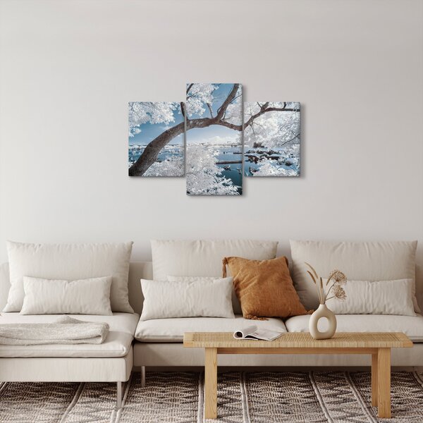 Tablou cu copac înzăpezit lângă apă (90x60 cm)