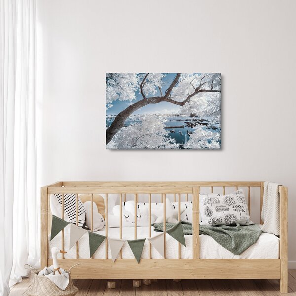 Tablou cu copac înzăpezit lângă apă (90x60 cm)