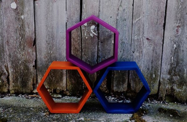 Set 3 rafturi de perete din lemn, in forma hexagonala, cu prindere ascunsa, Carnival, orange/albastru/violet, 37,5 x 32,5 x 9,5 cm