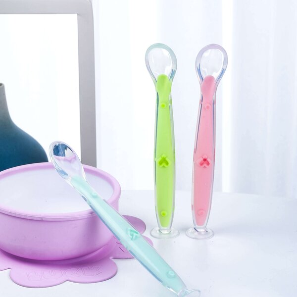 Lingurita bebe din silicon moale, cu ventuza la baza si cutie pentru depozitare Kidizi mint, 6 luni+, ideal inceput diversificare, fara BPA