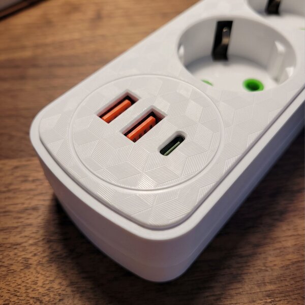 Prelungitor Multipriză 2 prize + 2x USB-A + USB-C JNH024-3B White