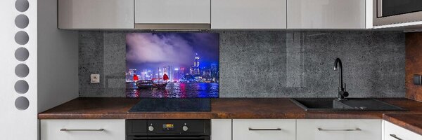 Panou sticla securizata bucatarie Hong Kong pe timp de noapte