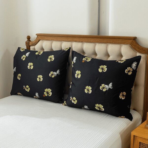 Lenjerie de pat din microfibra FOUR LEAF CLOVER negru Dimensiune lenjerie de pat: 70 x 90 cm | 140 x 200 cm
