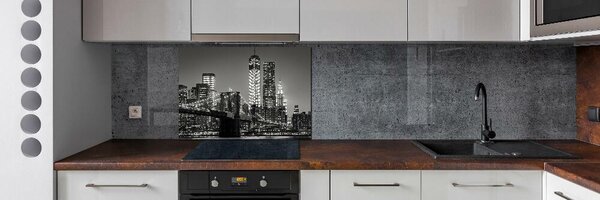Panou sticla securizata bucatarie Manhattan pe timp de noapte