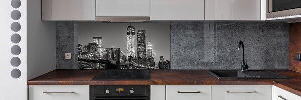 Panou sticla securizata bucatarie Manhattan pe timp de noapte