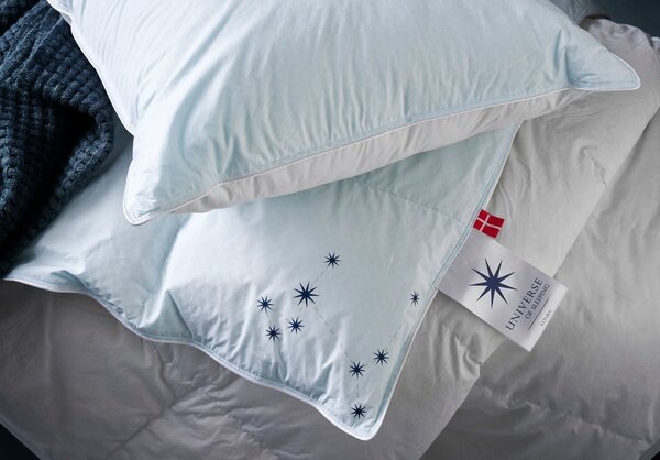 Pilotă cu umplutură de pene pentru vară 200x200 cm Capella Cool – Universe of Sleeping