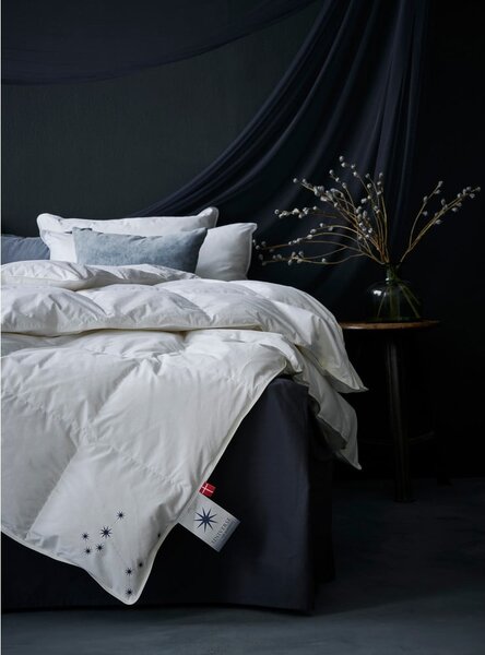 Pilotă cu umplutură de pene pentru vară 200x200 cm Capella Cool – Universe of Sleeping
