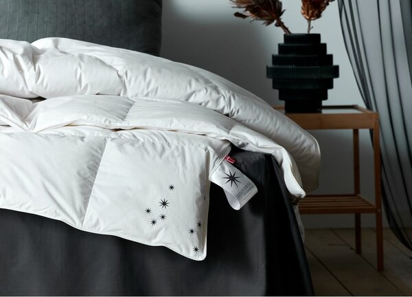 Pilotă cu umplutură de pene pentru vară 200x200 cm Capella Cool – Universe of Sleeping