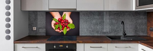 Panou sticlă decorativa bucătărie Cireșe în mâini