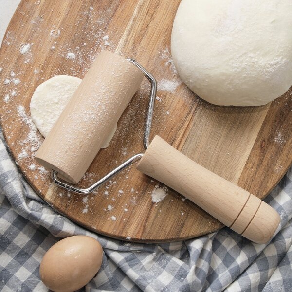 Sucitor practic Pufo Paste din lemn tip rola cu maner pentru intins aluat, pizza sau gogosi