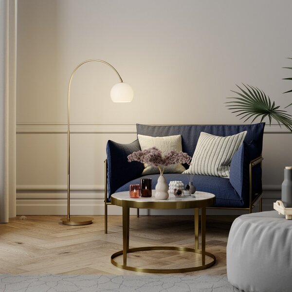 Lindby Lampă cu arc Cynthia, culoare alamă, sticlă, 140 cm, E27, Auriu / Alamă, Camera de zi / sufragerie, Sticlă, Modern