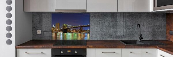 Panou sticla securizata bucatarie Manhattan pe timp de noapte