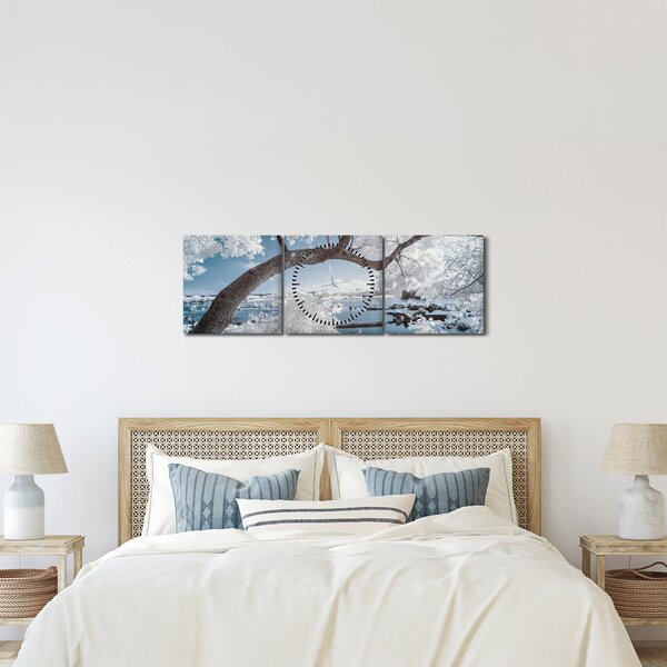 Tablou cu copac înzăpezit lângă apă (cu ceas) (90x30 cm)