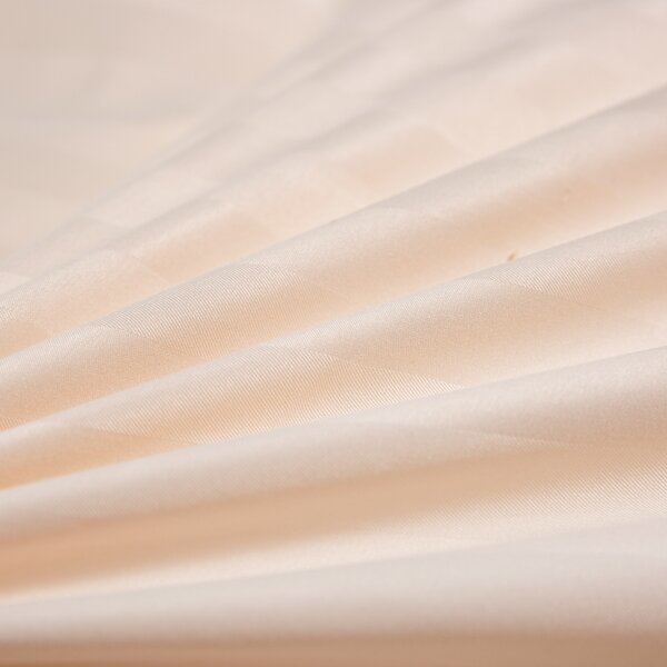 Lenjerie de pat hoteliera din microfibra JASMINE sampanie - dunga 2 cm Dimensiunile lenjeriei: 70 x 90 cm | 140 x 200 cm