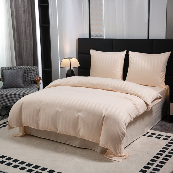 Lenjerie de pat hoteliera din microfibra JASMINE sampanie - dunga 2 cm Dimensiunile lenjeriei: 70 x 90 cm | 140 x 200 cm