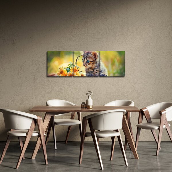 Tablou cu pisicuța uitându-se la floare (cu ceas) (90x30 cm)